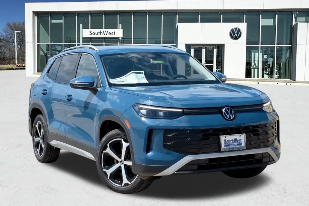 2025 Volkswagen Tiguan SE photo 1