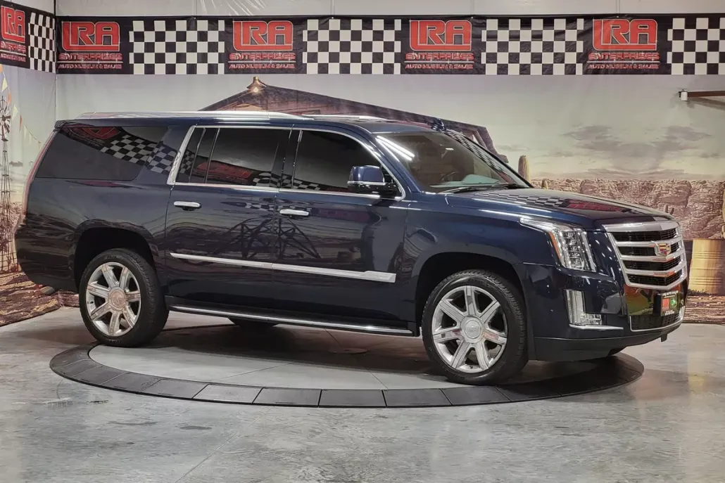 2017 Cadillac Escalade ESV Luxury photo 1