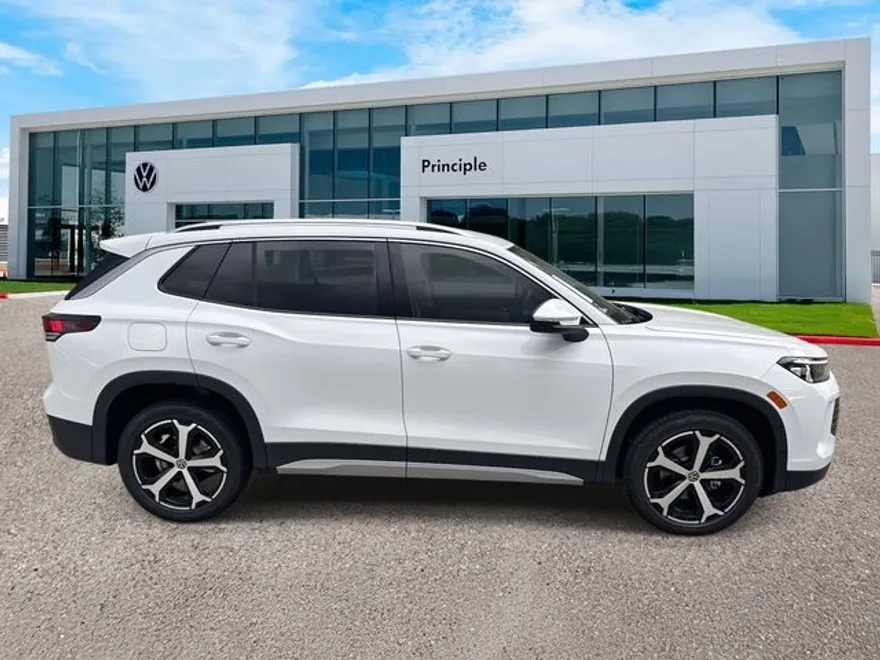 2025 Volkswagen Tiguan SE photo 1