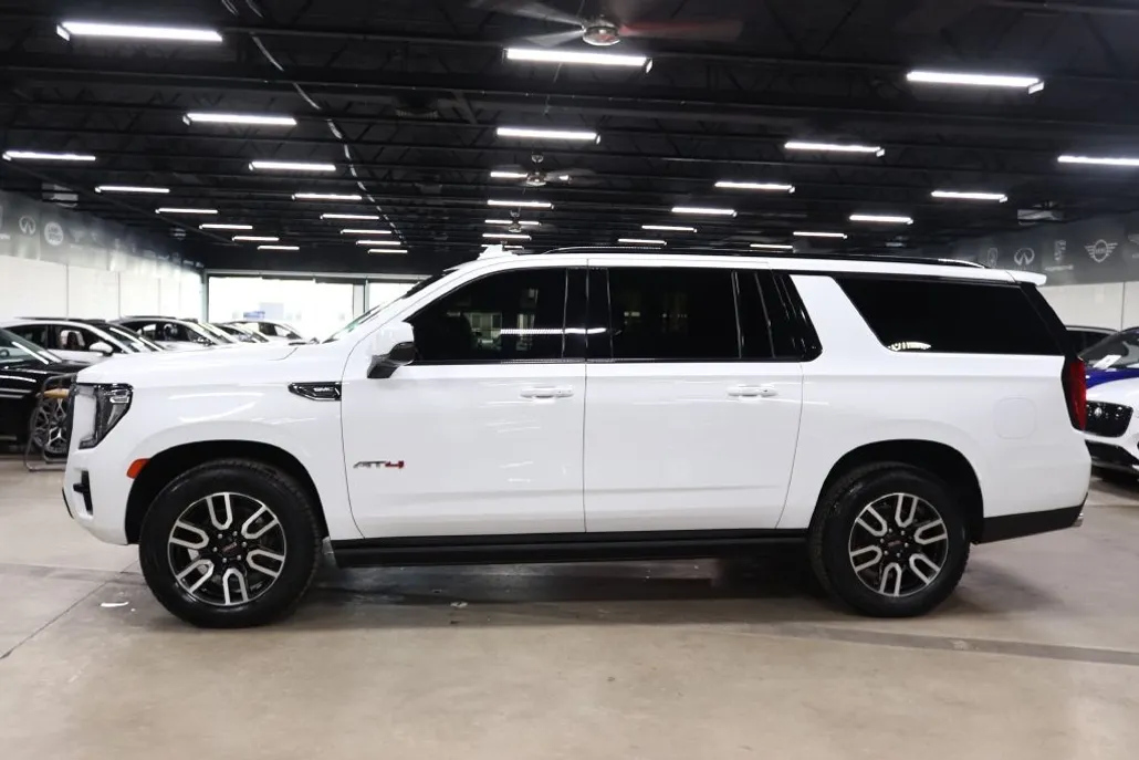 2022 Gmc Yukon XL AT4 photo 1