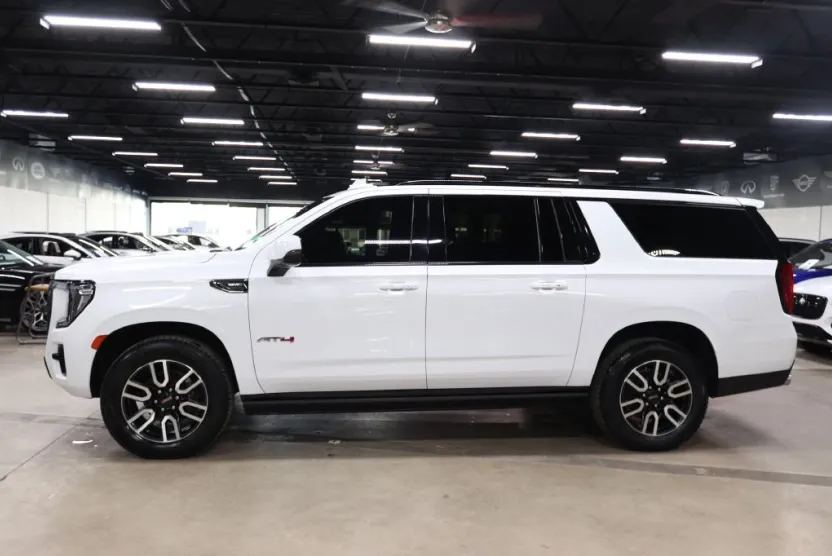 2022 Gmc Yukon XL AT4 photo 1