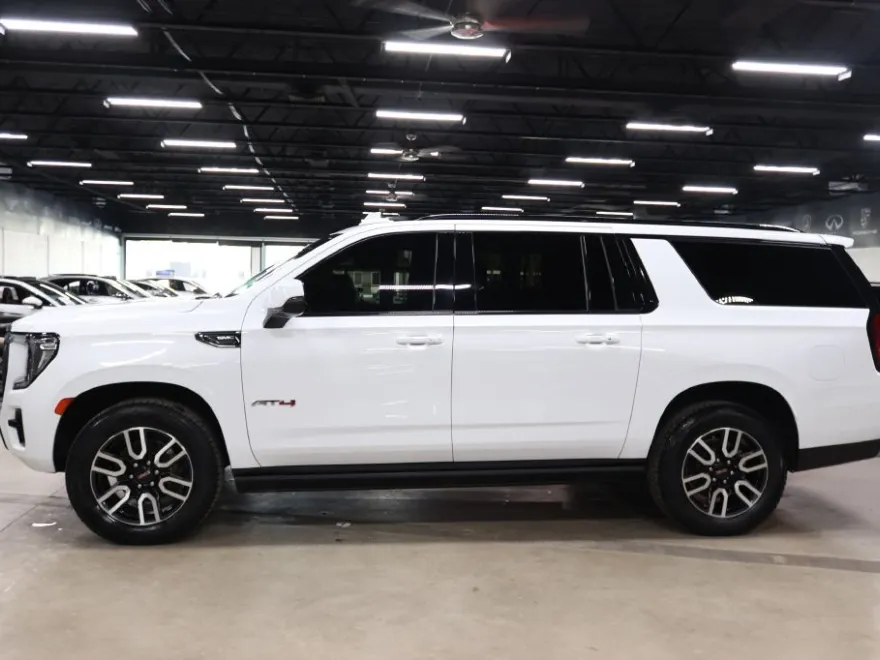 2022 Gmc Yukon XL AT4 photo 1