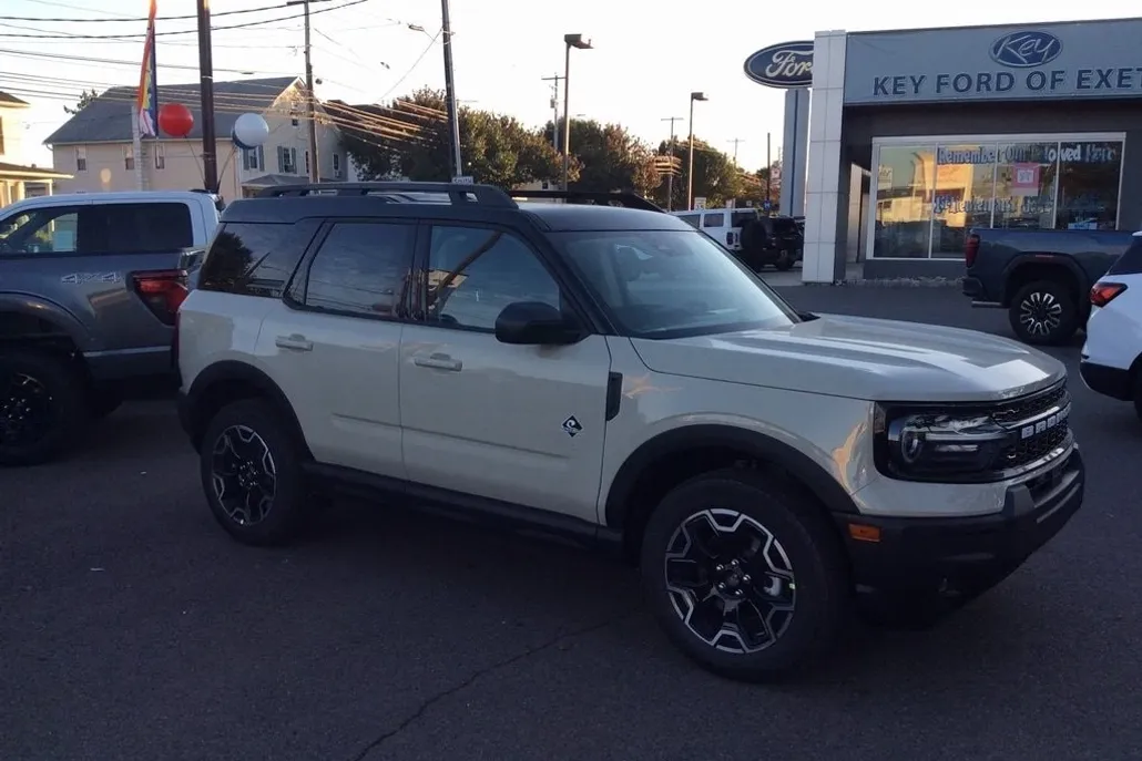 2025 Ford Bronco Sport Outer Banks photo 1