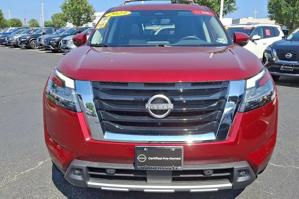 2023 Nissan Pathfinder SL photo 1