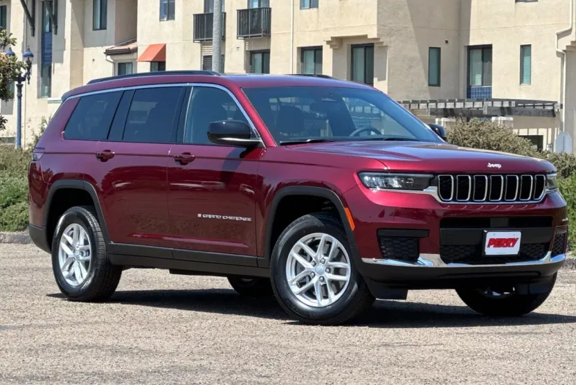 2025 Jeep Grand Cherokee Laredo photo 1