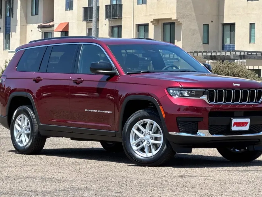 2025 Jeep Grand Cherokee Laredo photo 1