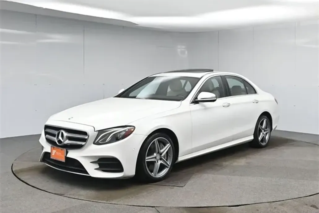 2017 Mercedes Benz E 300 photo 1