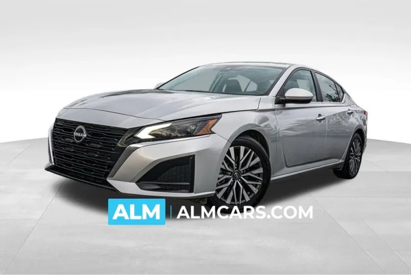 2023 Nissan Altima 2.5 SV photo 1