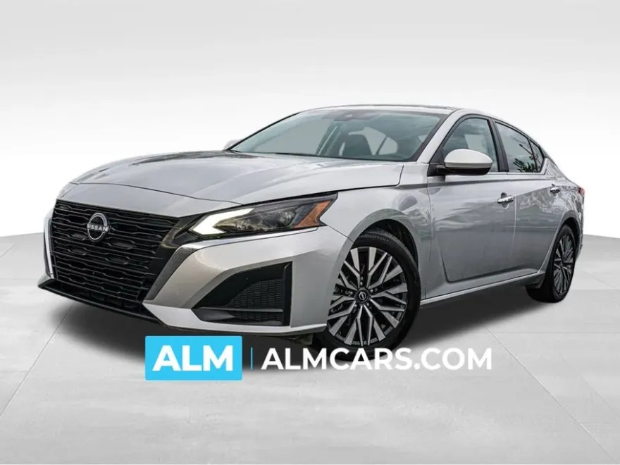 2023 Nissan Altima 2.5 SV photo 1