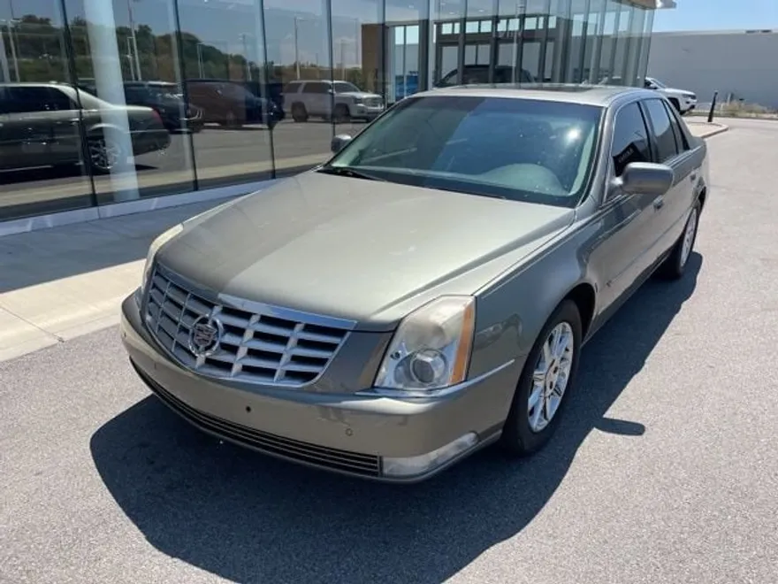 2011 Cadillac DTS Luxury photo 1