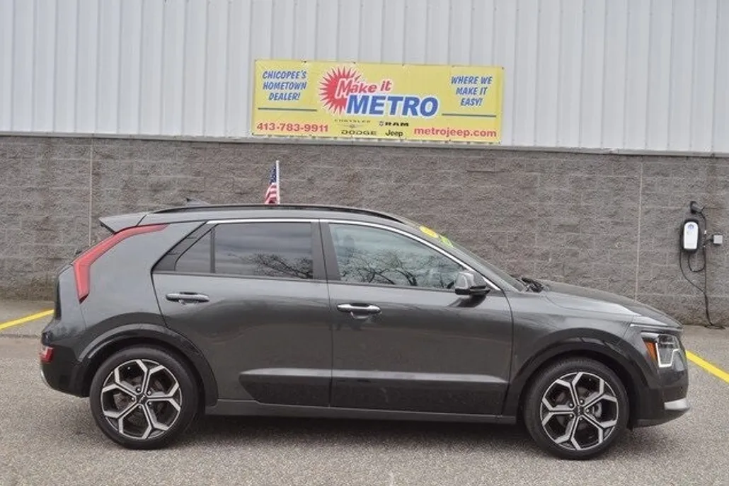 2023 Kia Niro SX Touring photo 1