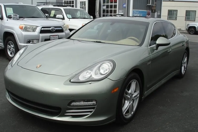 2011 Porsche Panamera 4S photo 1