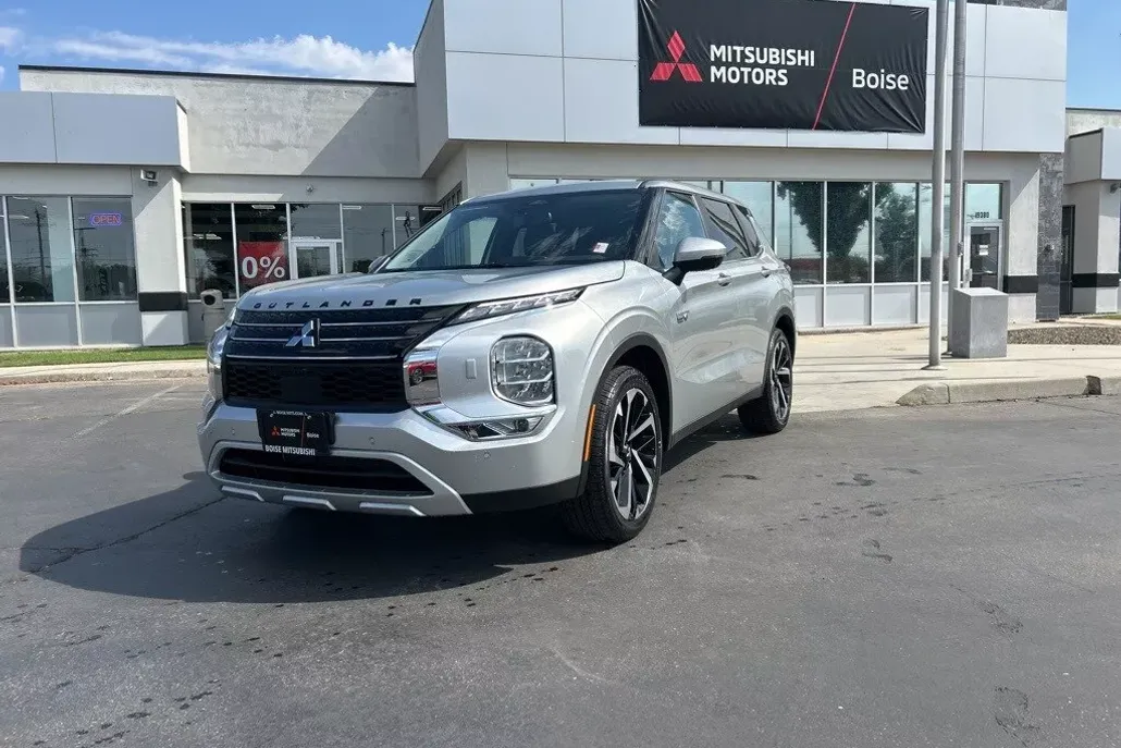 2025 Mitsubishi Outlander PHEV SE photo 1