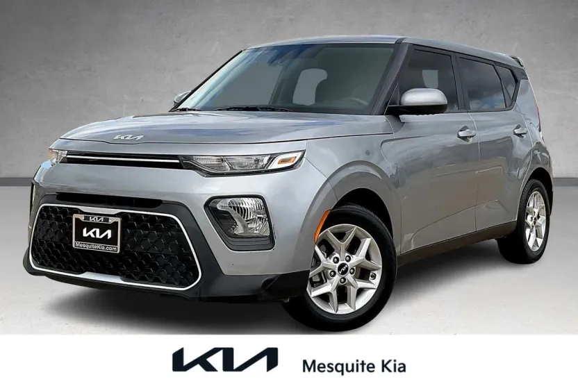 2022 Kia Soul LX photo 1