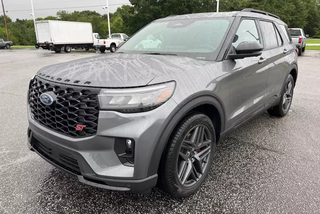 2025 Ford Explorer ST photo 1