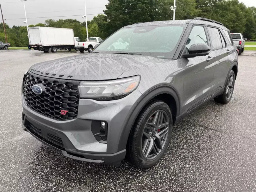 2025 Ford Explorer ST photo 1
