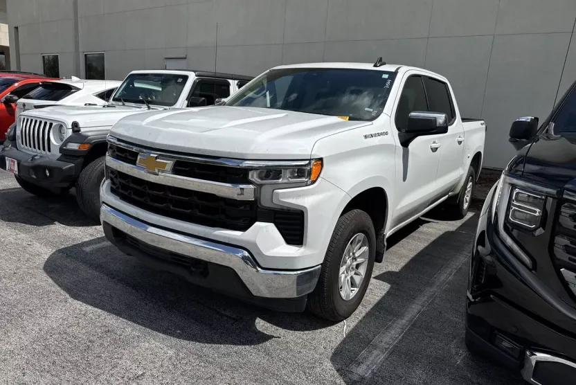 2025 Chevrolet Silverado 1500 LT photo 1