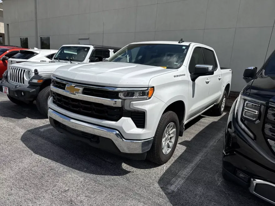 2025 Chevrolet Silverado 1500 LT photo 1