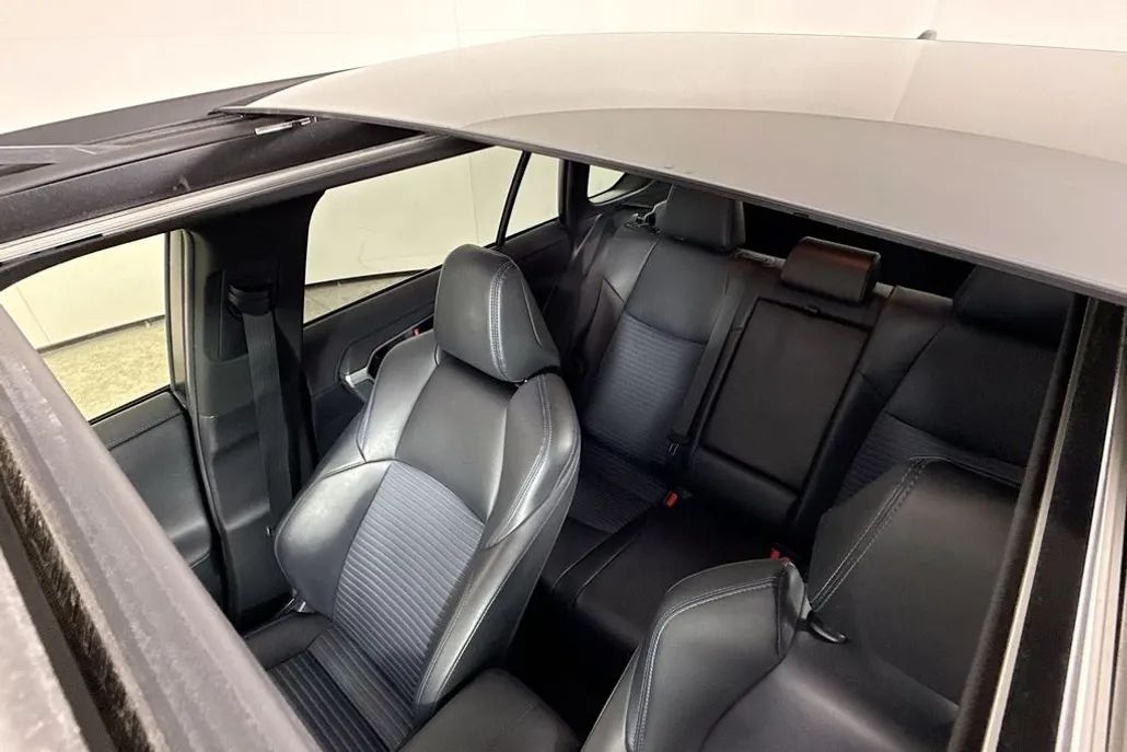 2019 Toyota RAV4 Hybrid XSE photo 1