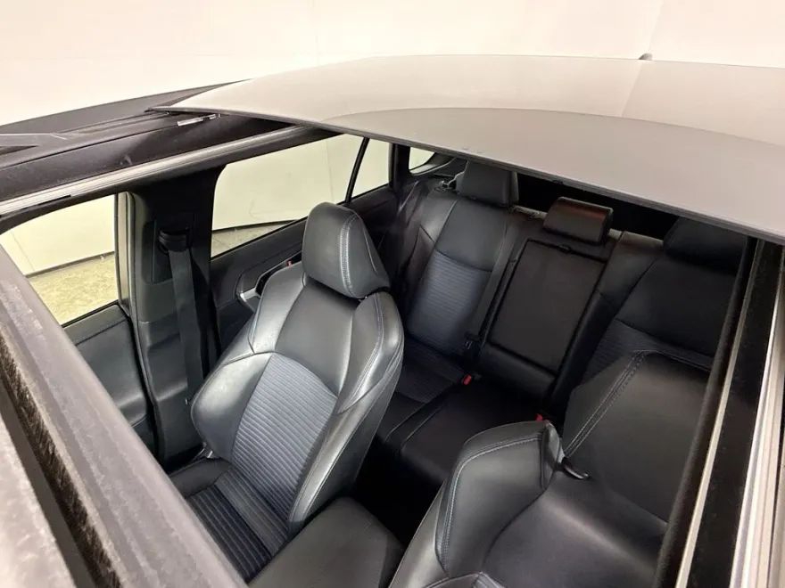 2019 Toyota RAV4 Hybrid XSE photo 1