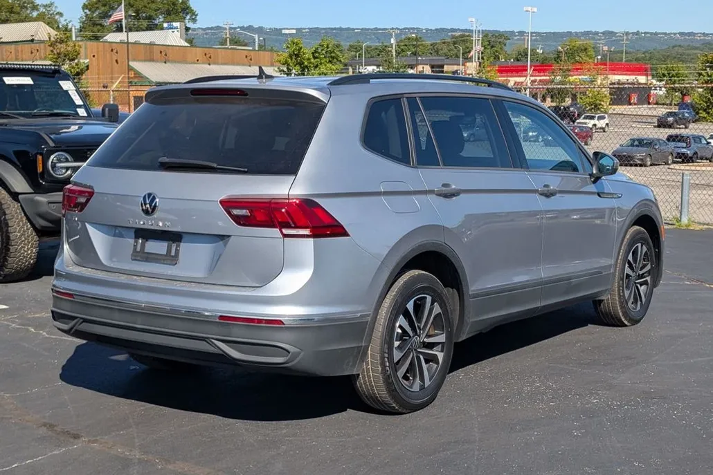 2023 Volkswagen Tiguan S photo 1