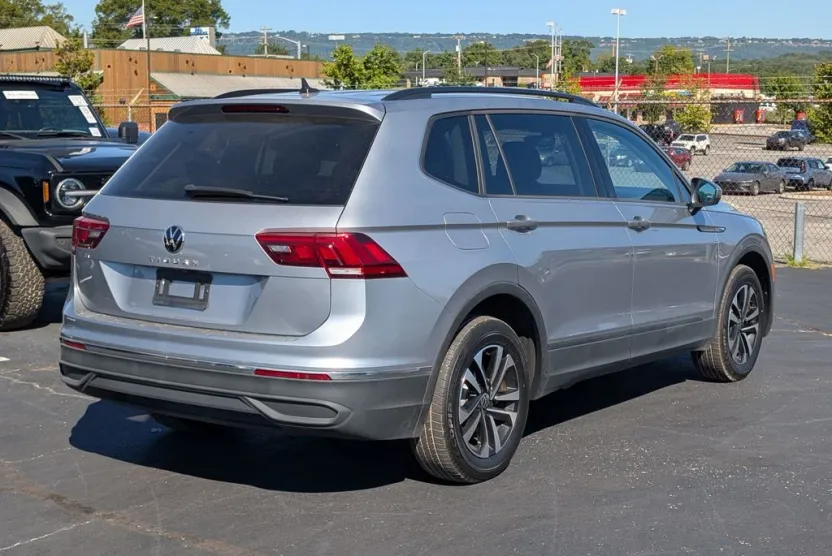 2023 Volkswagen Tiguan S photo 1