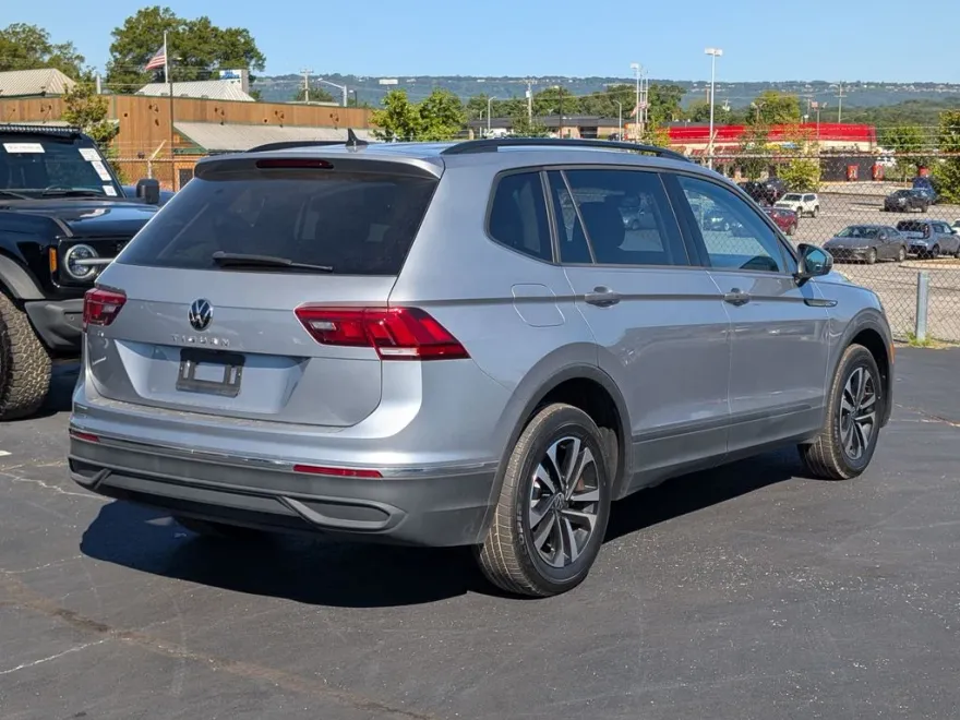2023 Volkswagen Tiguan S photo 1
