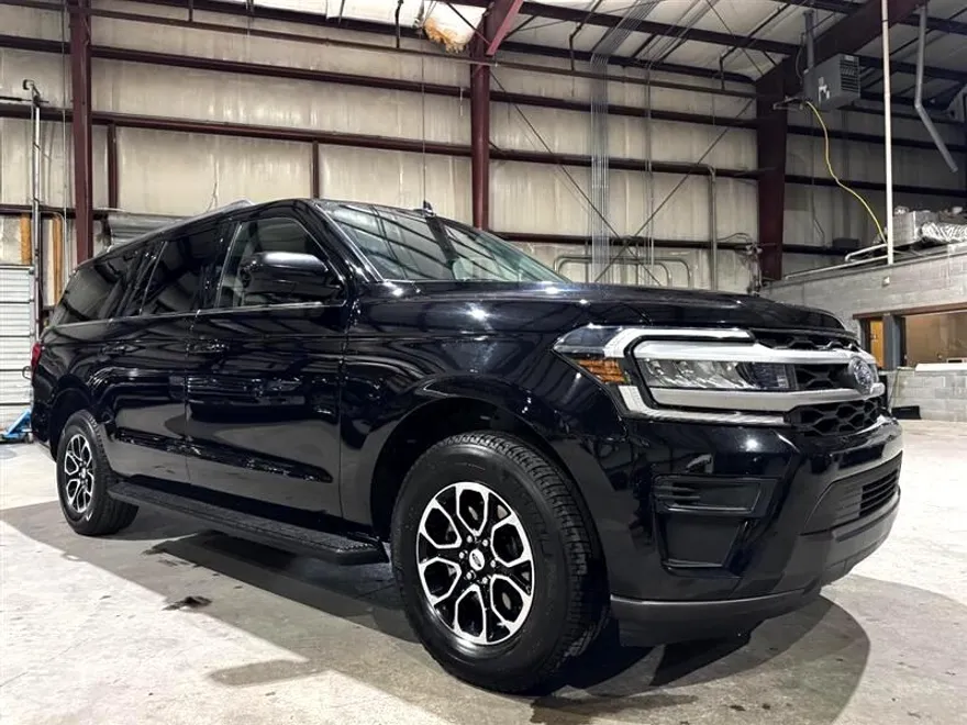 2022 Ford Expedition MAX XLT photo 1
