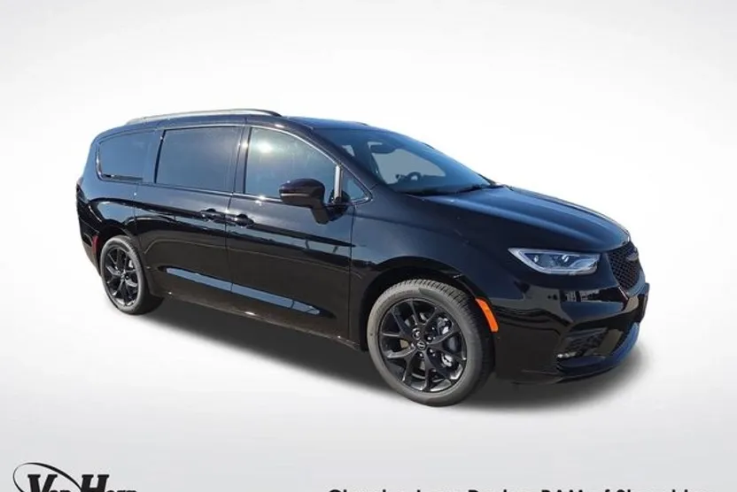 2026 Chrysler Pacifica Limited photo 1