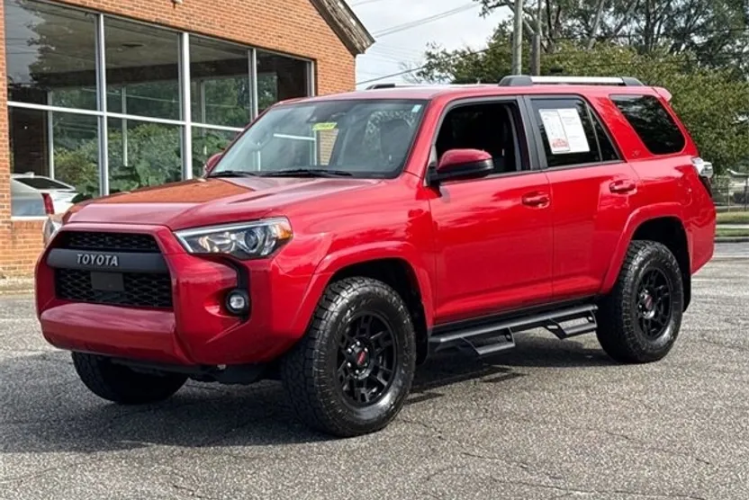 2022 Toyota 4Runner SR5 photo 1