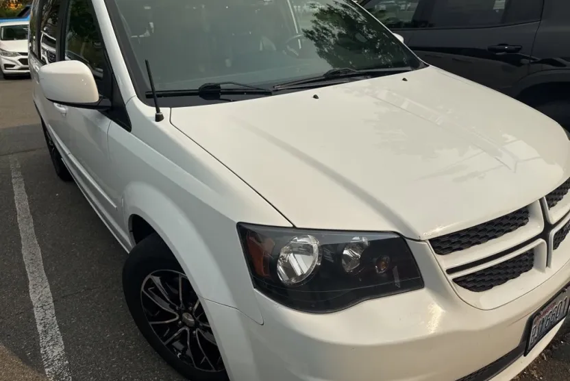 2017 Dodge Grand Caravan GT photo 1