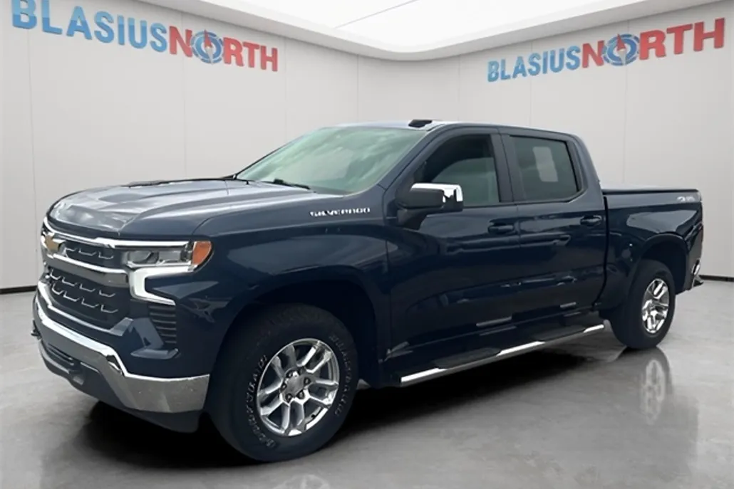 2022 Chevrolet Silverado LT 1500 photo 1