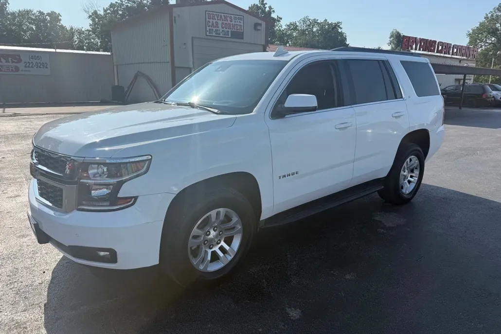 2016 Chevrolet Tahoe LT photo 1