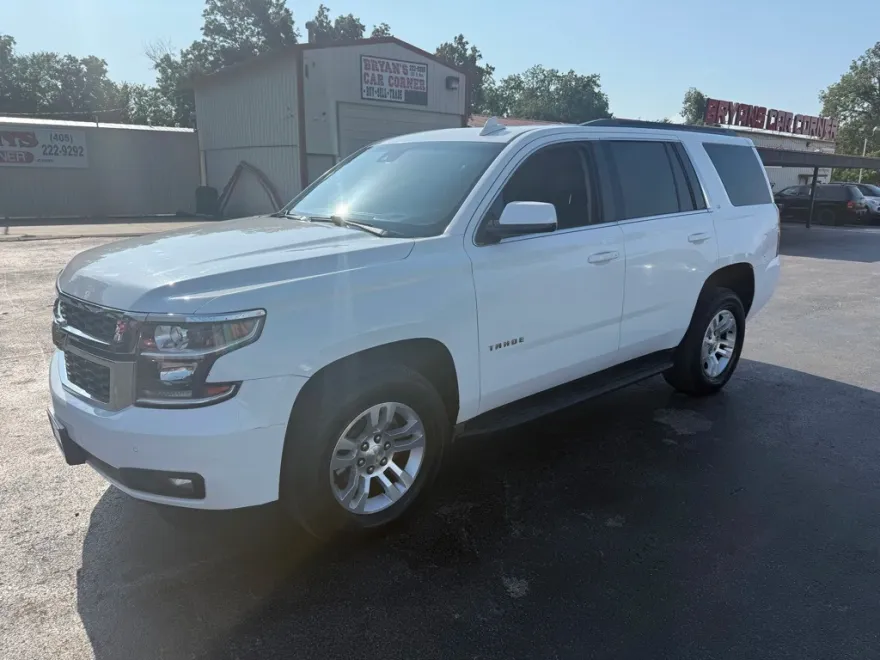 2016 Chevrolet Tahoe LT photo 1
