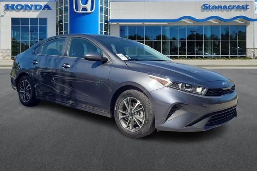 2024 Kia Forte LXS photo 1