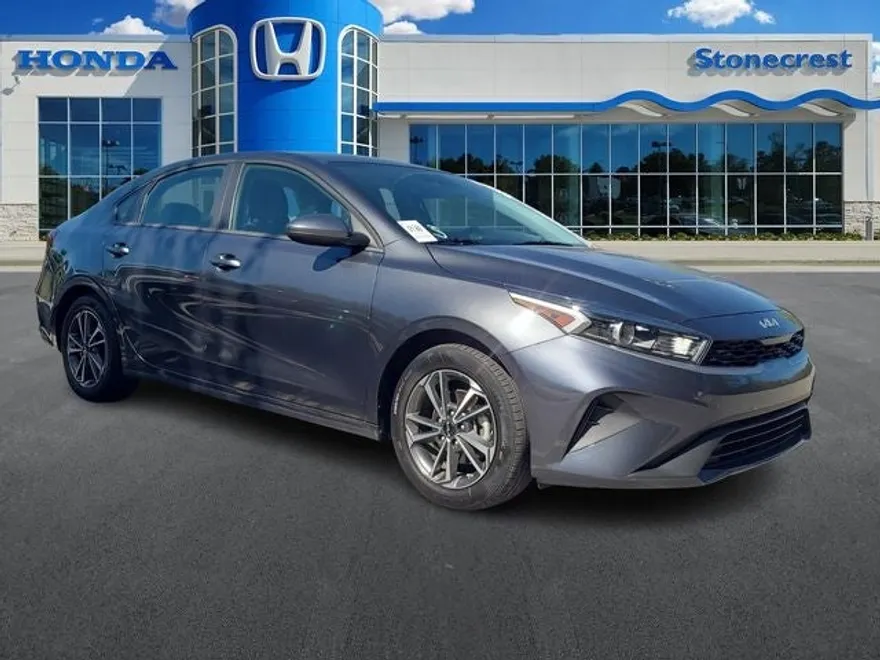 2024 Kia Forte LXS photo 1