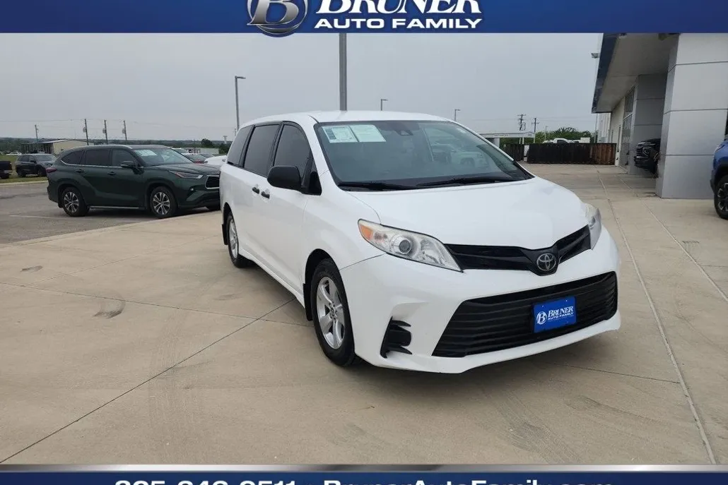 2020 Toyota Sienna L photo 1