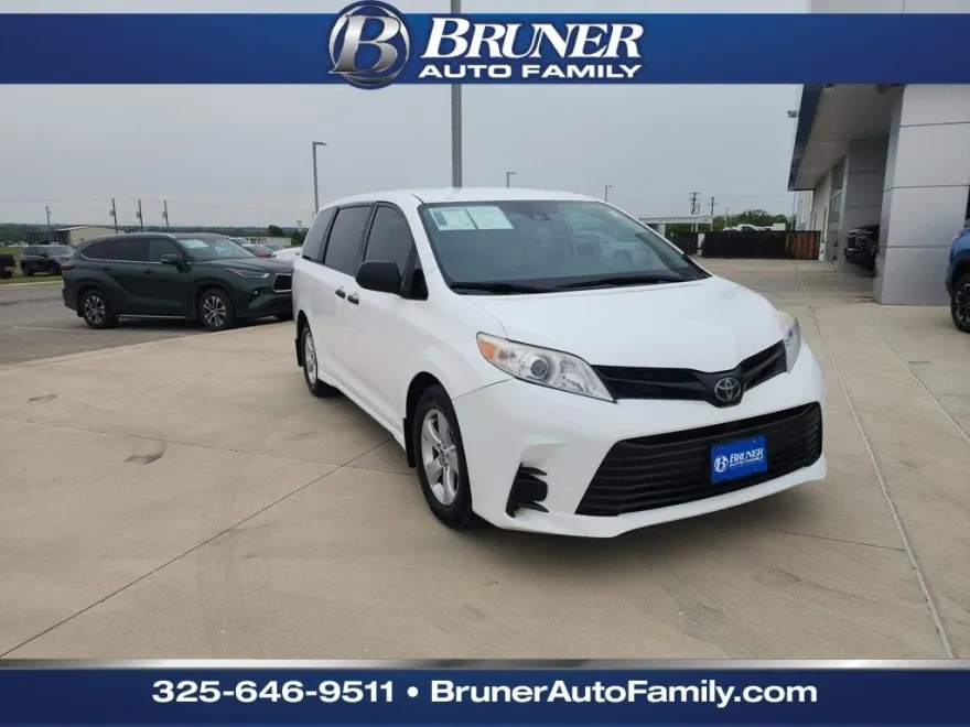 2020 Toyota Sienna L photo 1