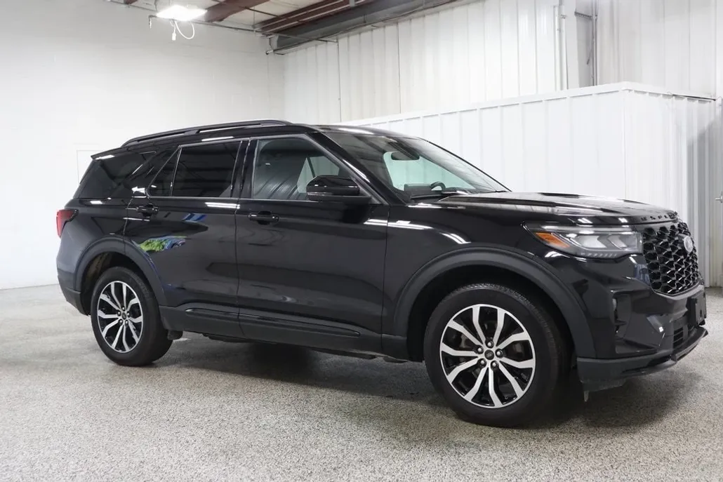 2025 Ford Explorer ST-Line photo 1