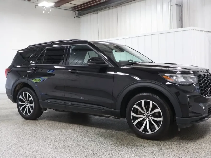 2025 Ford Explorer ST-Line photo 1