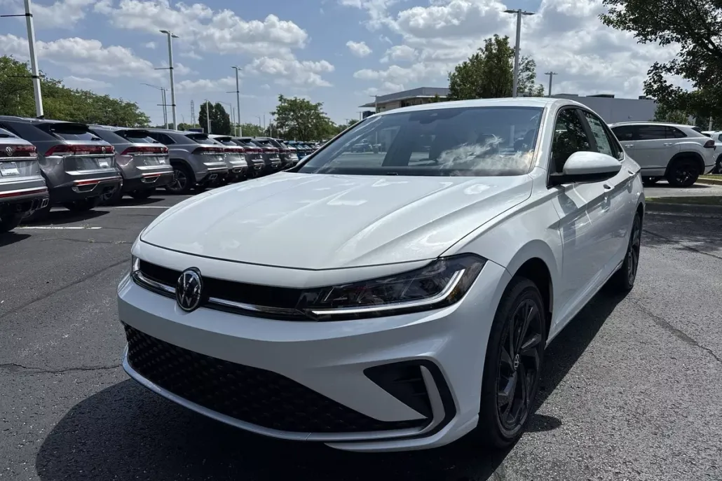 2025 Volkswagen Jetta 1.5T SE photo 1