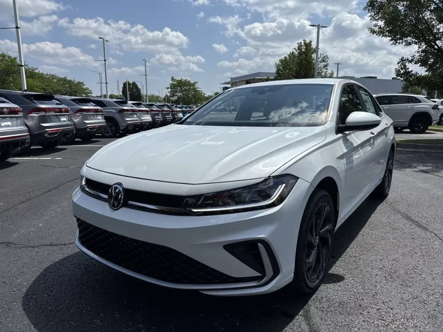 2025 Volkswagen Jetta 1.5T SE photo 1