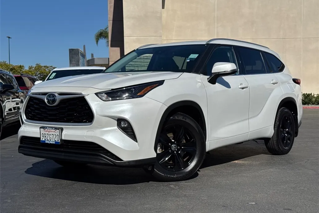2022 Toyota Highlander XLE photo 1