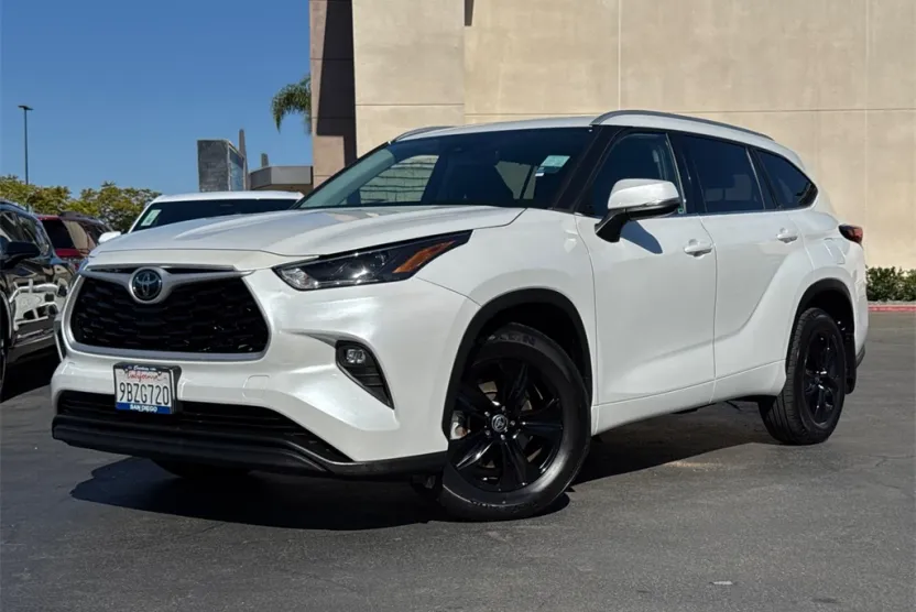 2022 Toyota Highlander XLE photo 1