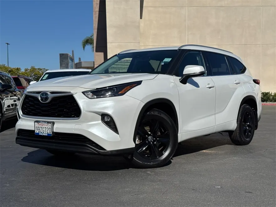2022 Toyota Highlander XLE photo 1