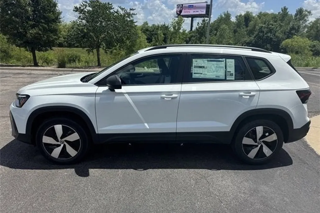 2025 Volkswagen Taos S photo 1