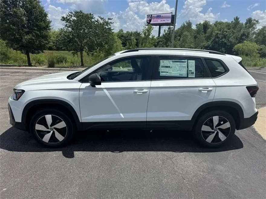 2025 Volkswagen Taos S photo 1