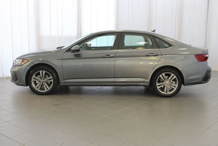 2022 Volkswagen Jetta SE photo 1