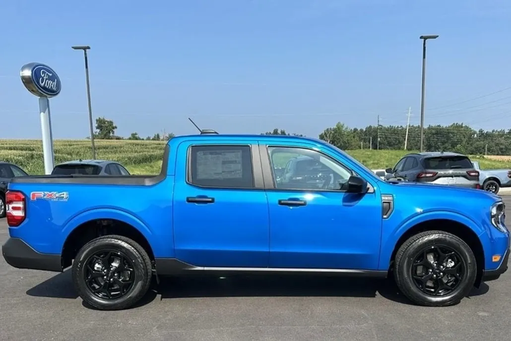2025 Ford Maverick XLT photo 1