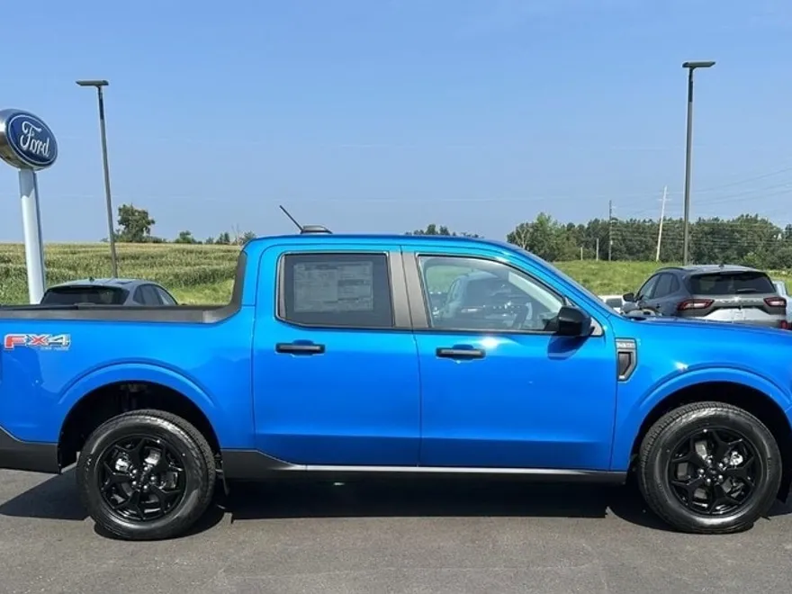 2025 Ford Maverick XLT photo 1